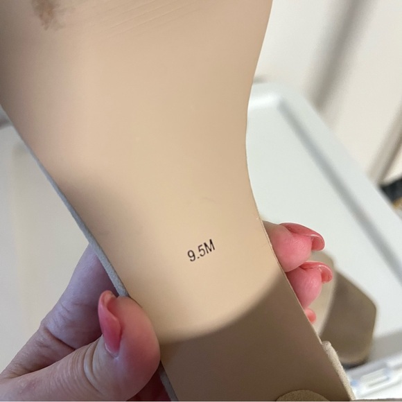 Steve Madden Reverie suede Sandals, chunky heel, nude, size 9.5, like new! - Picture 7 of 11